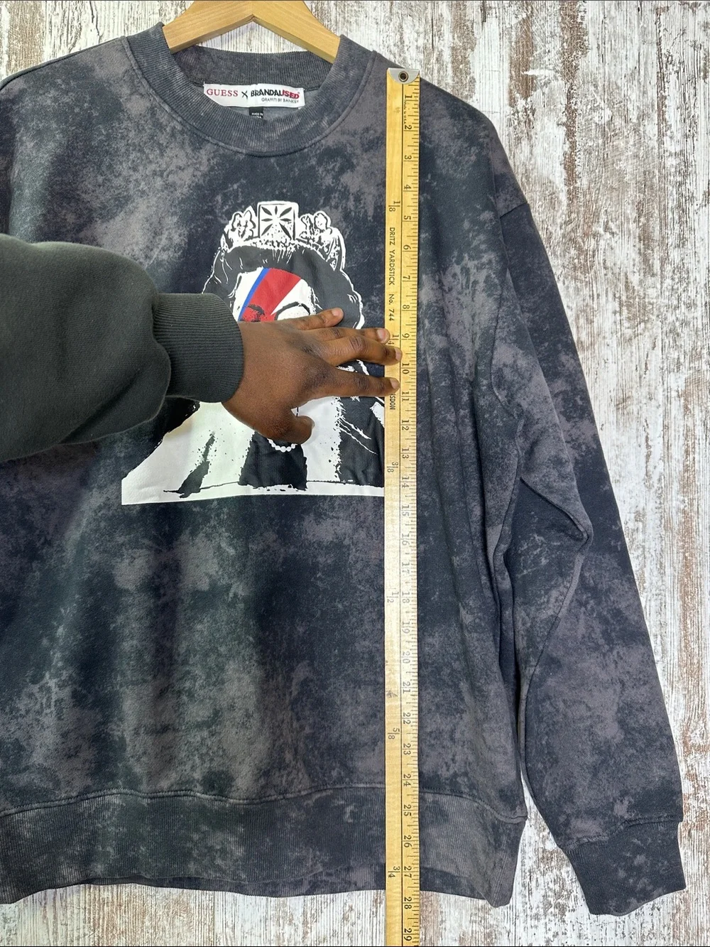 GUESS X BRANDALISED WITH GRAFFITI BY BANKSY QUEEN SWEATSHIRT Men’s Sz S